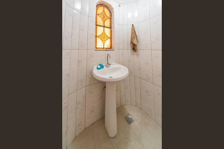 Casa à venda com 240m², 4 quartos e 2 vagas Casa à venda com 240m², 4 quartos e 2 vagasLavatório