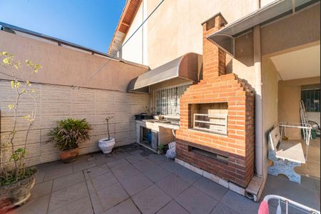 Casa à venda com 240m², 4 quartos e 2 vagas Casa à venda com 240m², 4 quartos e 2 vagasVaranda Gourmet