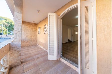 Casa à venda com 240m², 4 quartos e 2 vagas Casa à venda com 240m², 4 quartos e 2 vagasVaranda do Quarto 3