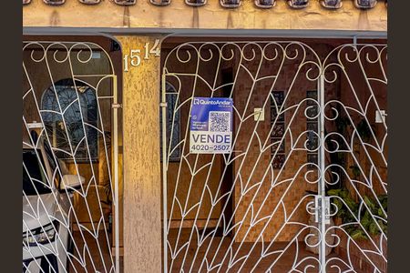 Casa à venda com 240m², 4 quartos e 2 vagas Casa à venda com 240m², 4 quartos e 2 vagasPlaca Instalada na Fachada