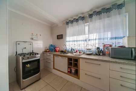 Casa à venda com 240m², 4 quartos e 2 vagas Casa à venda com 240m², 4 quartos e 2 vagasCozinha