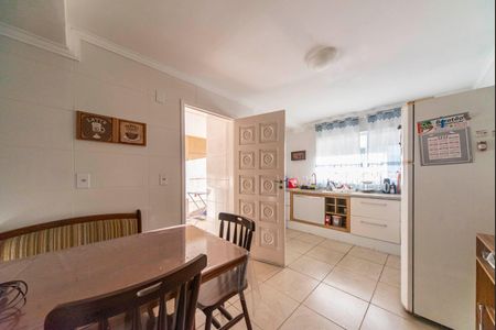Casa à venda com 240m², 4 quartos e 2 vagas Casa à venda com 240m², 4 quartos e 2 vagasCozinha