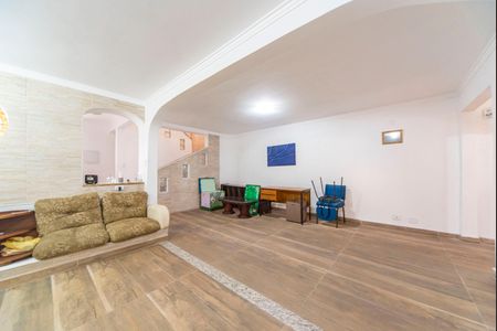 Casa à venda com 240m², 4 quartos e 2 vagas Casa à venda com 240m², 4 quartos e 2 vagasSala