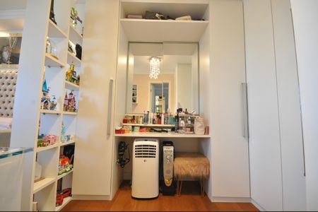 Apartamento à venda com 73m², 2 quartos e 3 vagasCloset