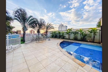 Apartamento à venda com 73m², 2 quartos e 3 vagas Apartamento à venda com 73m², 2 quartos e 3 vagasÁrea comum - Piscina