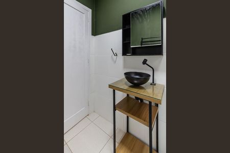 Banheiro de kitnet/studio para alugar com 1 quarto, 45m² em Farroupilha, Porto Alegre