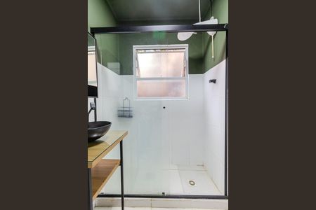 Banheiro de kitnet/studio para alugar com 1 quarto, 45m² em Farroupilha, Porto Alegre