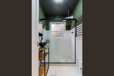 Banheiro de kitnet/studio para alugar com 1 quarto, 45m² em Farroupilha, Porto Alegre