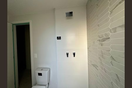 Apartamento à venda com 85m², 2 quartos e 2 vagas Apartamento à venda com 85m², 2 quartos e 2 vagasBanheiro da Suíte 2