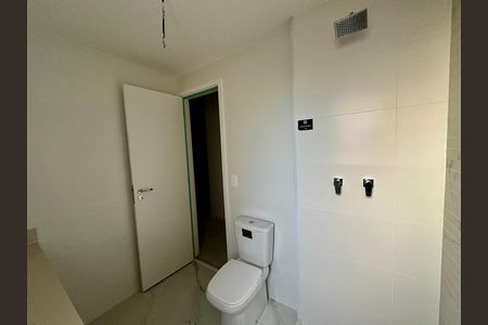 Apartamento à venda com 85m², 2 quartos e 2 vagas Apartamento à venda com 85m², 2 quartos e 2 vagasBanheiro da Suíte 2