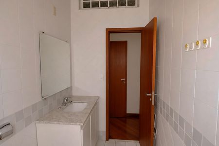 Casa para alugar com 250m², 3 quartos e 2 vagas Casa para alugar com 250m², 3 quartos e 2 vagasBanheiro da Suíte