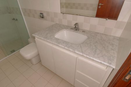 Casa para alugar com 250m², 3 quartos e 2 vagas Casa para alugar com 250m², 3 quartos e 2 vagasBanheiro da Suíte