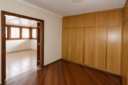 Casa para alugar com 250m², 3 quartos e 2 vagas Casa para alugar com 250m², 3 quartos e 2 vagasSuíte