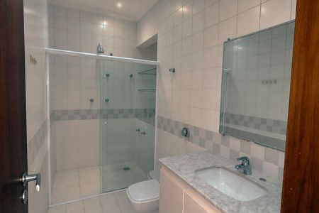 Casa para alugar com 250m², 3 quartos e 2 vagas Casa para alugar com 250m², 3 quartos e 2 vagasBanheiro da Suíte