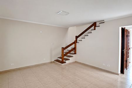 Casa para alugar com 250m², 3 quartos e 2 vagas Casa para alugar com 250m², 3 quartos e 2 vagasSala