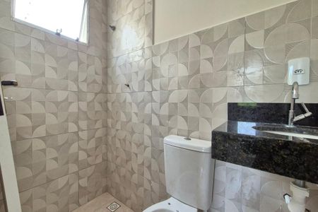 Casa de condomínio à venda com 62m², 2 quartos e 1 vaga Casa de condomínio à venda com 62m², 2 quartos e 1 vagaBanheiro da Suíte