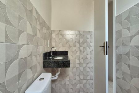 Casa de condomínio à venda com 62m², 2 quartos e 1 vaga Casa de condomínio à venda com 62m², 2 quartos e 1 vagaBanheiro da Suíte