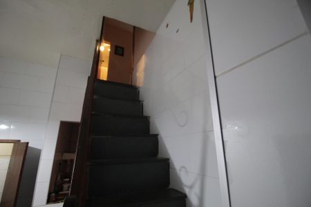 Casa à venda com 183m², 3 quartos e 2 vagasEscada para Suite