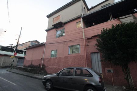 Casa à venda com 183m², 3 quartos e 2 vagasFachada Lateral