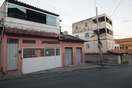 Casa à venda com 183m², 3 quartos e 2 vagasFachada Frontal 