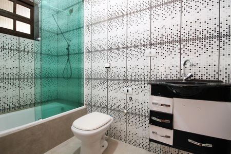 Casa de condomínio para alugar com 338m², 3 quartos e 2 vagas Casa de condomínio para alugar com 338m², 3 quartos e 2 vagasBanheiro Suíte 1