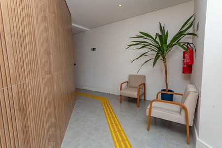 Apartamento à venda com 43m², 2 quartos e 1 vaga Apartamento à venda com 43m², 2 quartos e 1 vagaHall social
