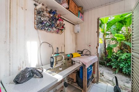 Casa à venda com 267m², 4 quartos e 3 vagas Casa à venda com 267m², 4 quartos e 3 vagasQuarto 4
