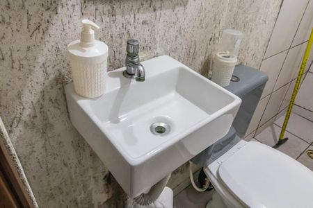 Casa à venda com 267m², 4 quartos e 3 vagas Casa à venda com 267m², 4 quartos e 3 vagasBanheiro 2
