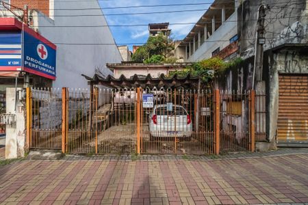 Casa à venda com 267m², 4 quartos e 3 vagas Casa à venda com 267m², 4 quartos e 3 vagasFachada