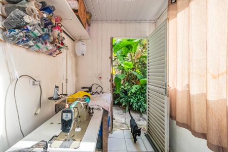 Casa à venda com 267m², 4 quartos e 3 vagas Casa à venda com 267m², 4 quartos e 3 vagasQuarto 4