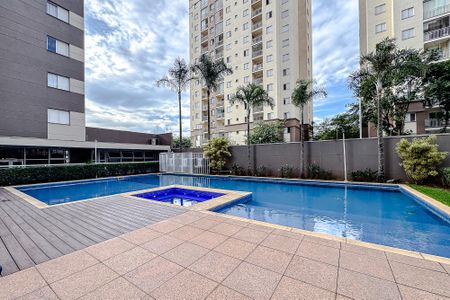 Apartamento à venda com 126m², 3 quartos e 2 vagas Apartamento à venda com 126m², 3 quartos e 2 vagasÁrea comum - Piscina