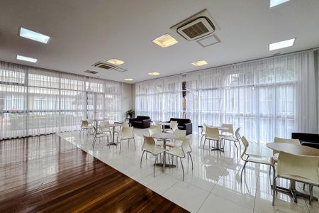 Apartamento à venda com 126m², 3 quartos e 2 vagas Apartamento à venda com 126m², 3 quartos e 2 vagasÁrea comum - Salão de festas