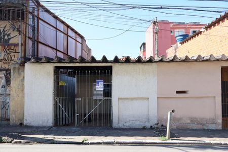 Casa para alugar com 60m², 3 quartos e sem vagaFachada e portão