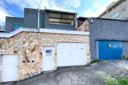 Casa para alugar com 134m², 2 quartos e 1 vaga Casa para alugar com 134m², 2 quartos e 1 vagaFachada