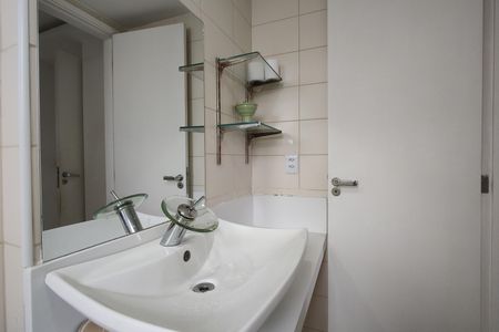 Apartamento à venda com 130m², 3 quartos e 2 vagas Apartamento à venda com 130m², 3 quartos e 2 vagasBanheiro da Suíte 1