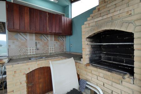 Apartamento à venda com 130m², 3 quartos e 2 vagas Apartamento à venda com 130m², 3 quartos e 2 vagasChurrasqueira