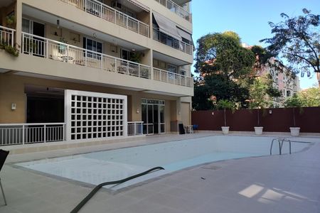 Apartamento à venda com 130m², 3 quartos e 2 vagas Apartamento à venda com 130m², 3 quartos e 2 vagasÁrea comum - Piscina