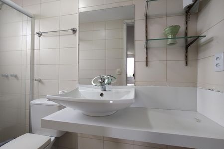 Apartamento à venda com 130m², 3 quartos e 2 vagas Apartamento à venda com 130m², 3 quartos e 2 vagasBanheiro da Suíte 1