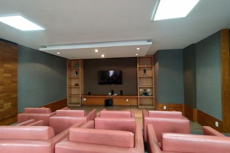 Apartamento à venda com 130m², 3 quartos e 2 vagas Apartamento à venda com 130m², 3 quartos e 2 vagasÁrea comum - Cinema