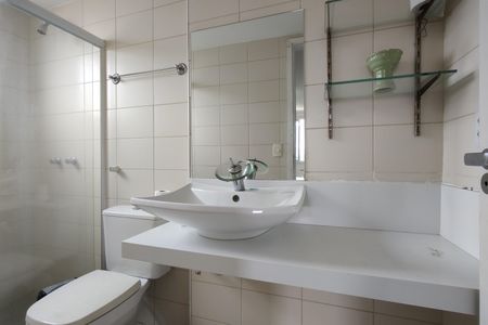 Apartamento à venda com 130m², 3 quartos e 2 vagas Apartamento à venda com 130m², 3 quartos e 2 vagasBanheiro da Suíte 1