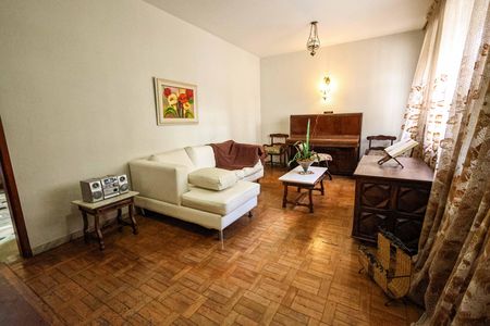 Casa à venda com 260m², 5 quartos e 3 vagasSala