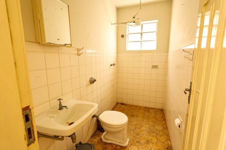 Casa à venda com 260m², 5 quartos e 3 vagasBanheiro de serviço