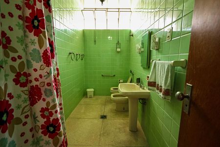 Casa à venda com 260m², 5 quartos e 3 vagasBanheiro 1