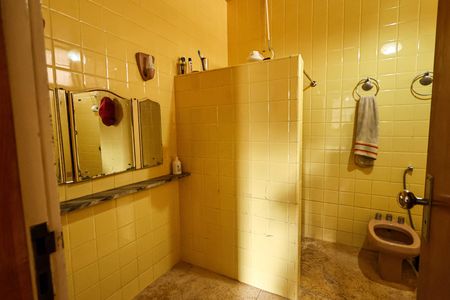 Casa à venda com 260m², 5 quartos e 3 vagasBanheiro 2