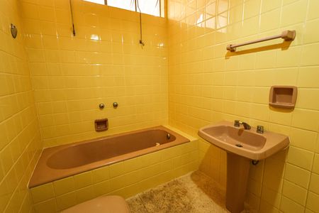 Casa à venda com 260m², 5 quartos e 3 vagasBanheiro 2