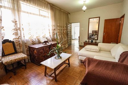 Casa à venda com 260m², 5 quartos e 3 vagasSala