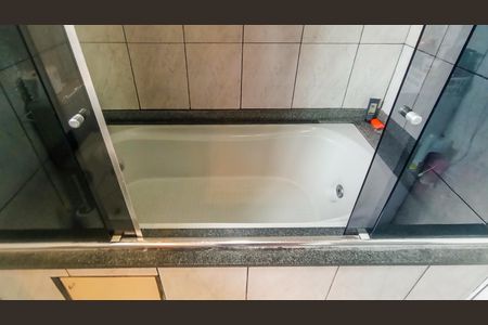 Casa à venda com 170m², 4 quartos e 2 vagasBanheira 