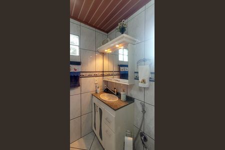 Casa à venda com 170m², 4 quartos e 2 vagasBanheiro suite 