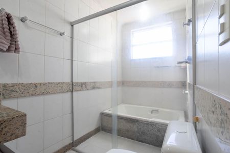 Apartamento à venda com 249m², 3 quartos e 2 vagasBanheiro da suíte 