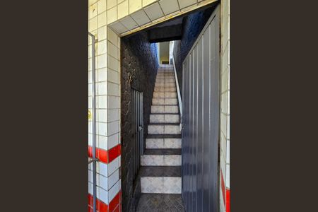 Casa para alugar com 100m², 2 quartos e sem vaga Casa para alugar com 100m², 2 quartos e sem vagaEscada